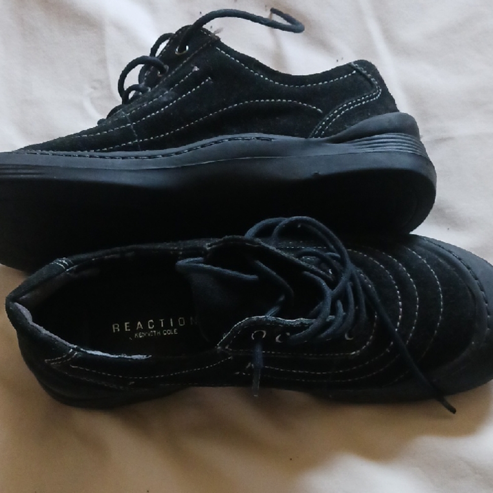 Kenneth Coles Reaction black suede sneakers